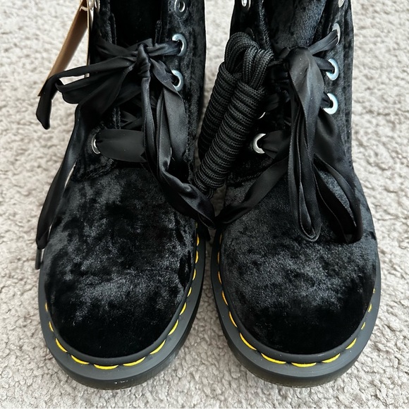 Dr. Martens Airwair Vegan 1460 Black Crushed Velvet Boots Womens 6 - Picture 9 of 12